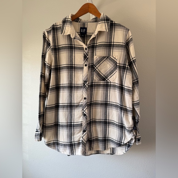 GAP Tops - GAP womens Black and White Plaid flannel